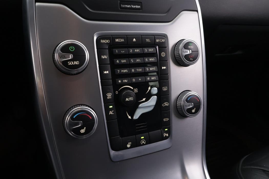 VOLVO V70 2015