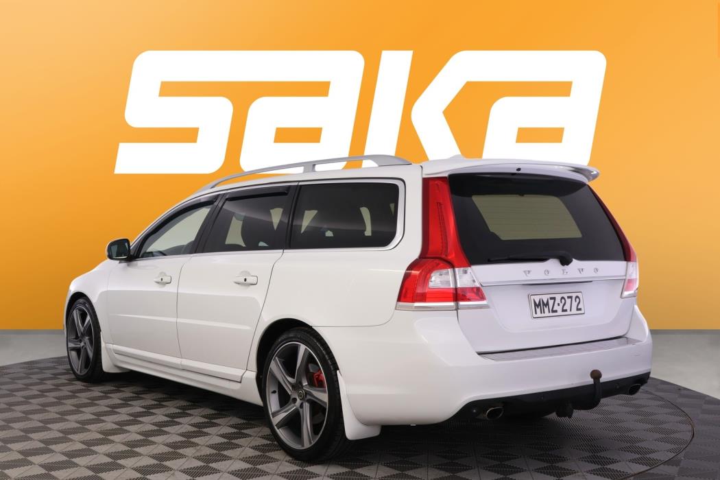 VOLVO V70 2015