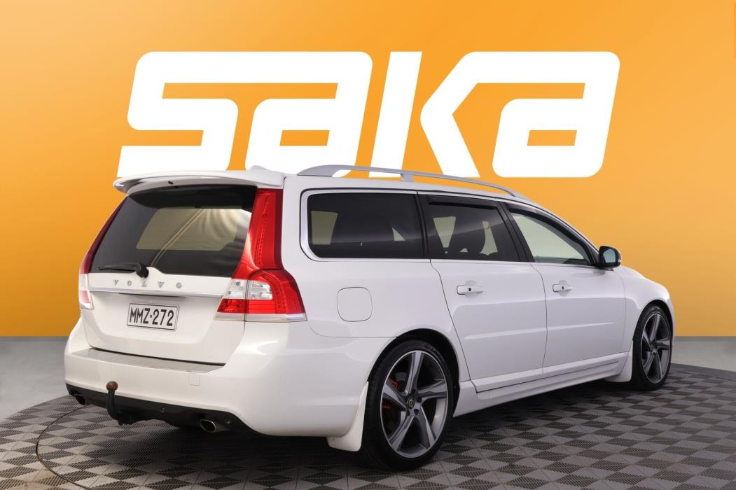 VOLVO V70 2015