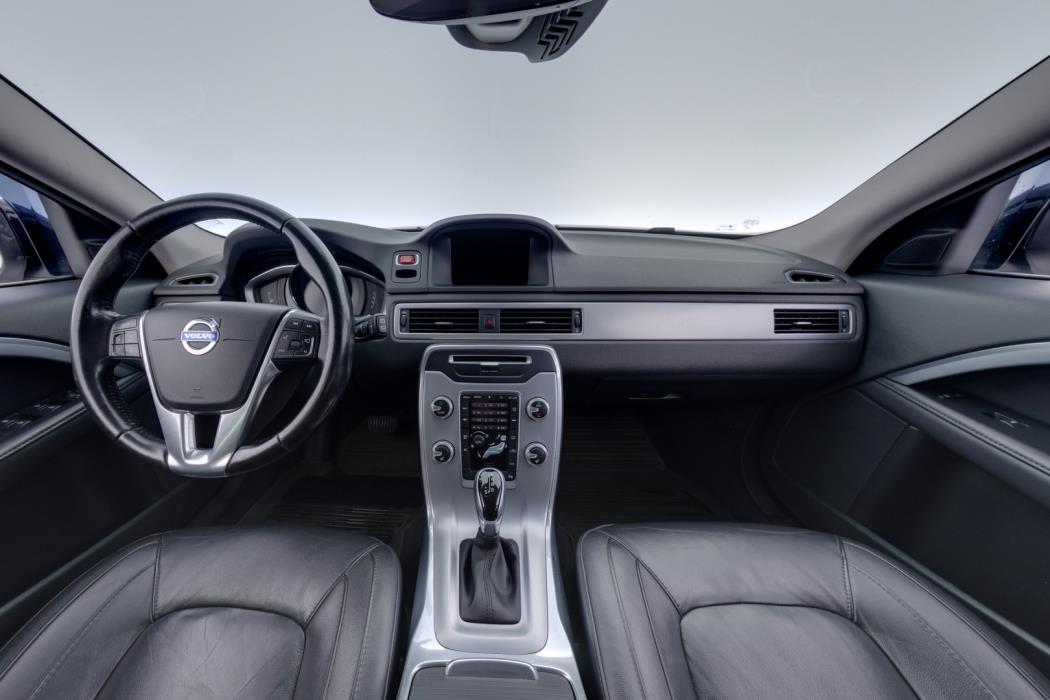 VOLVO V70 2015