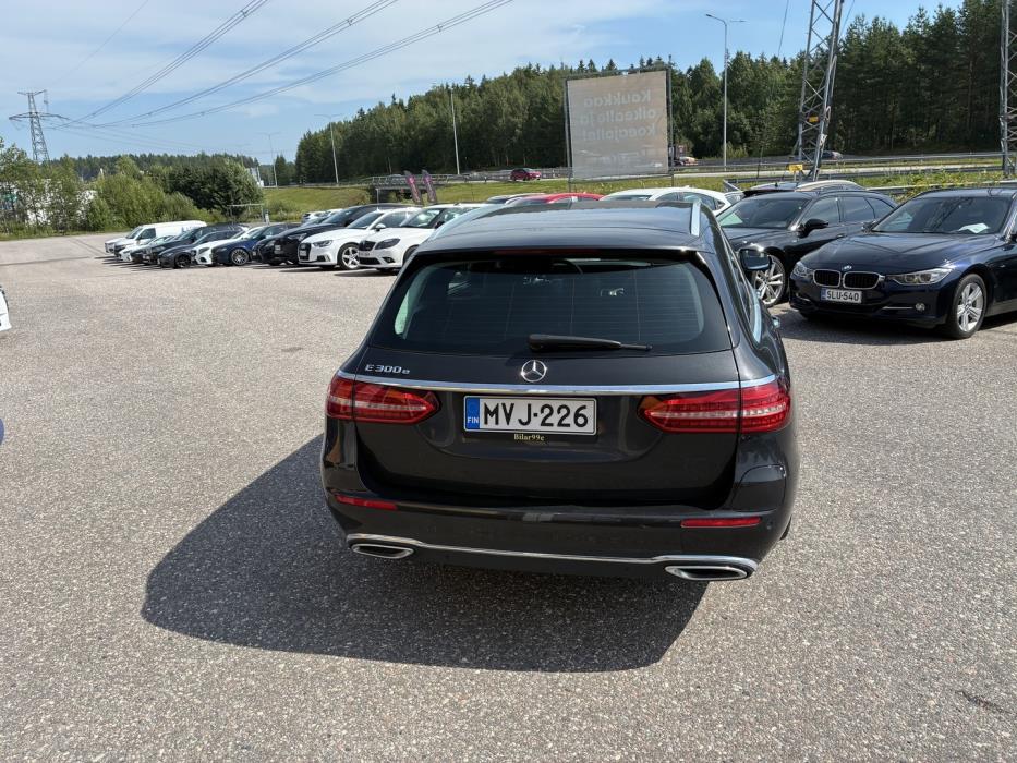 MERCEDES-BENZ E 2021