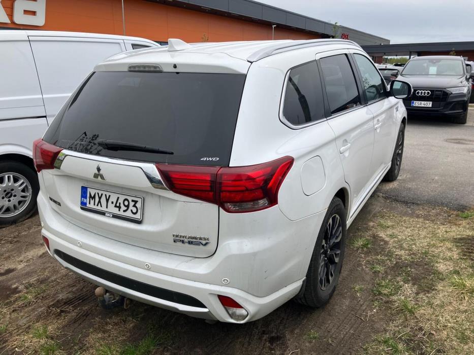 MITSUBISHI OUTLANDER PHEV 2016