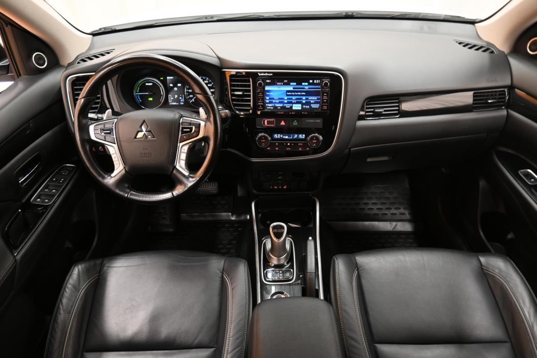 MITSUBISHI OUTLANDER PHEV 2016
