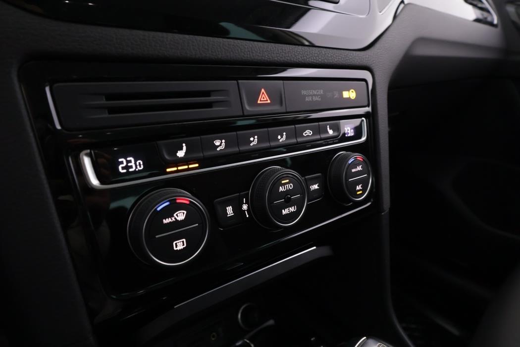 VOLKSWAGEN Golf Sportsvan 2015