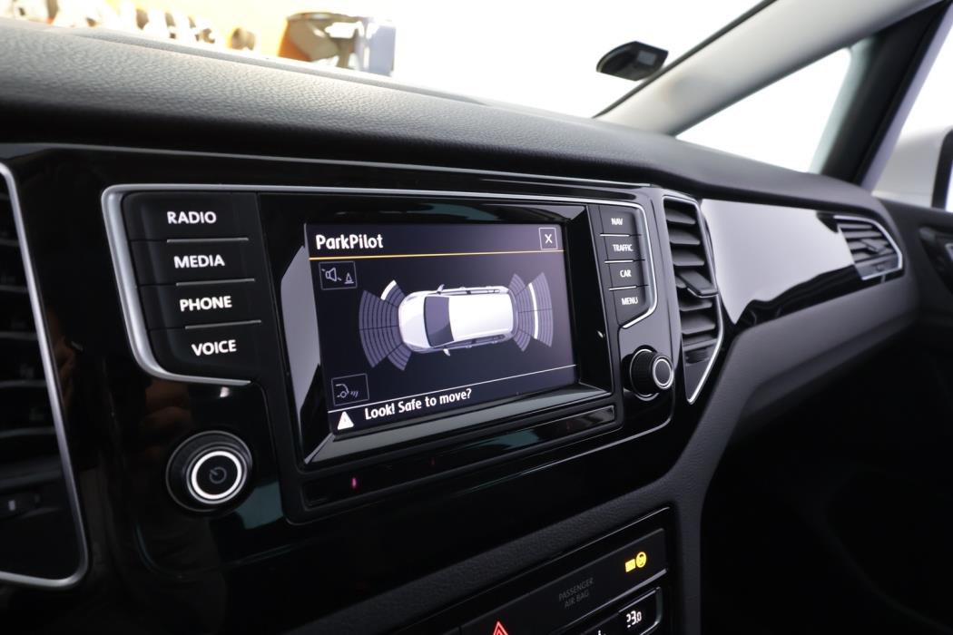 VOLKSWAGEN Golf Sportsvan 2015