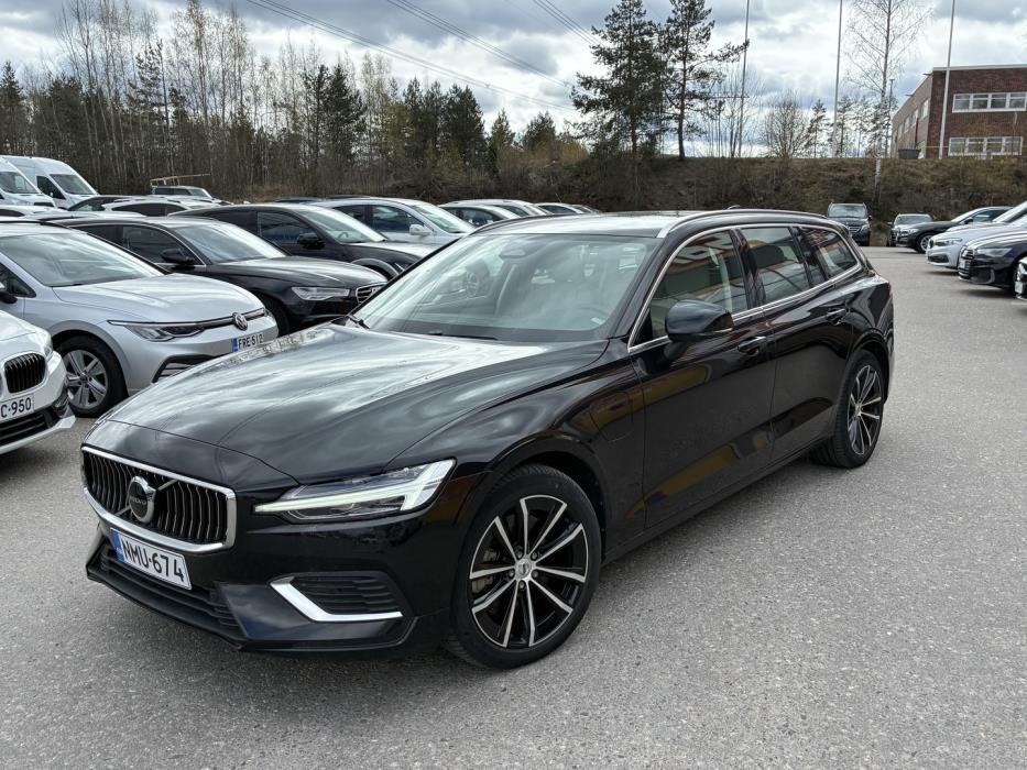 VOLVO V60 2023