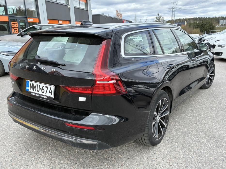 VOLVO V60 2023