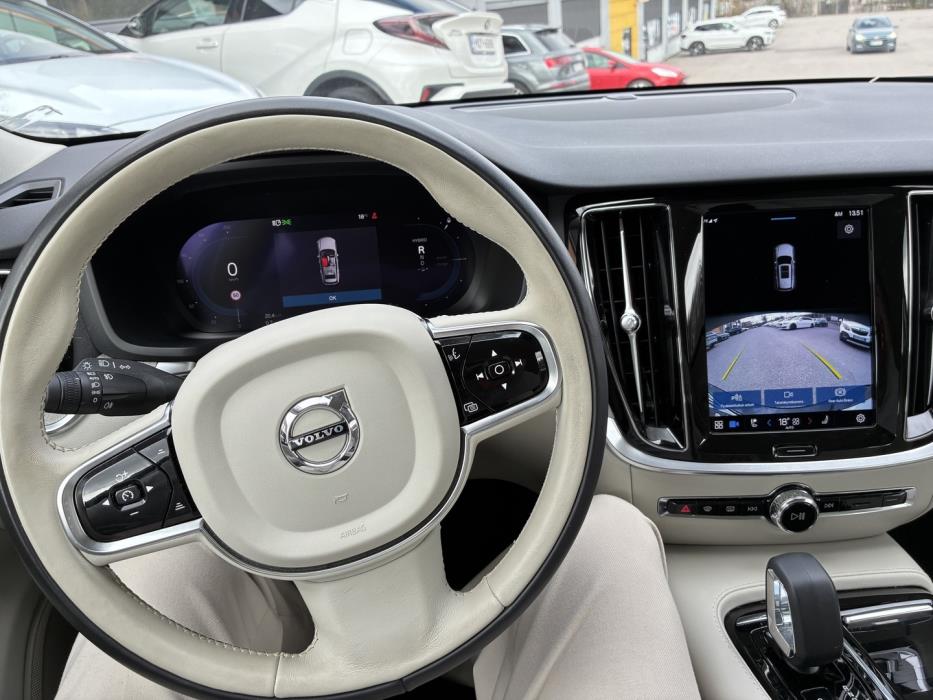 VOLVO V60 2023