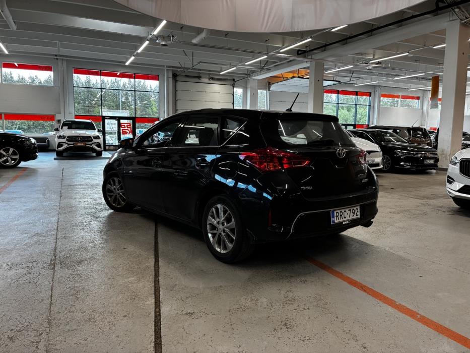 TOYOTA Auris 2013