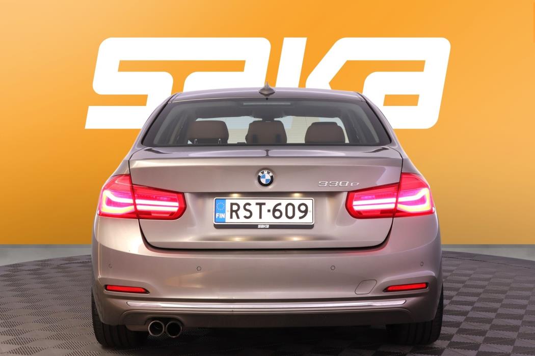 BMW 330 2017