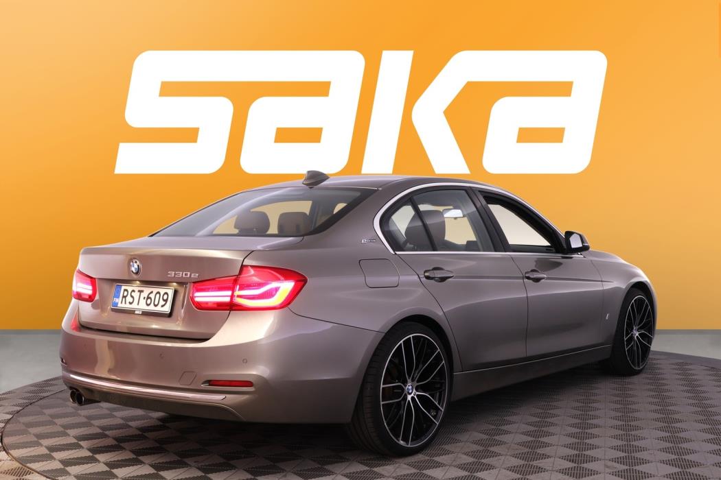BMW 330 2017