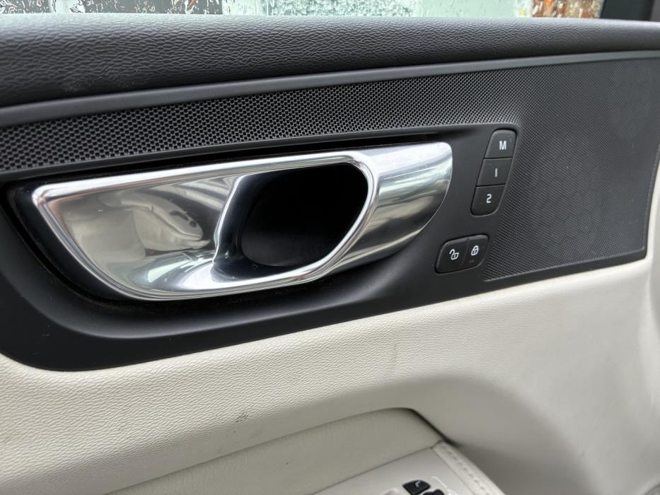 VOLVO XC60 2019