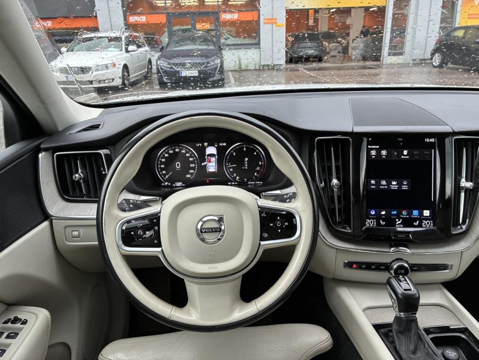 VOLVO XC60 2019
