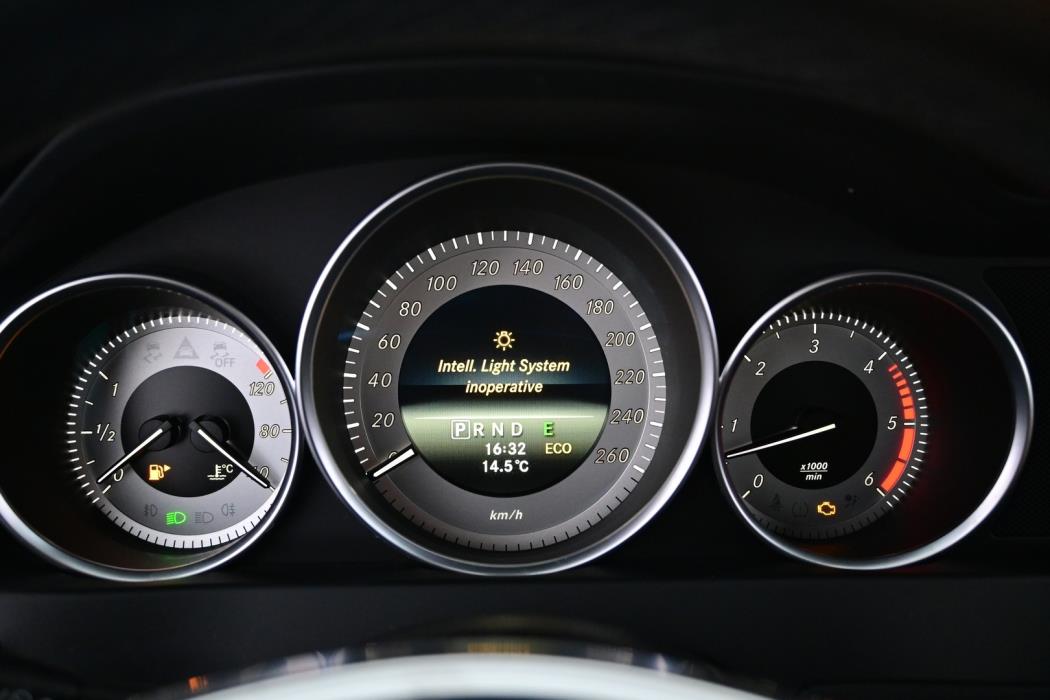 MERCEDES-BENZ C 2012