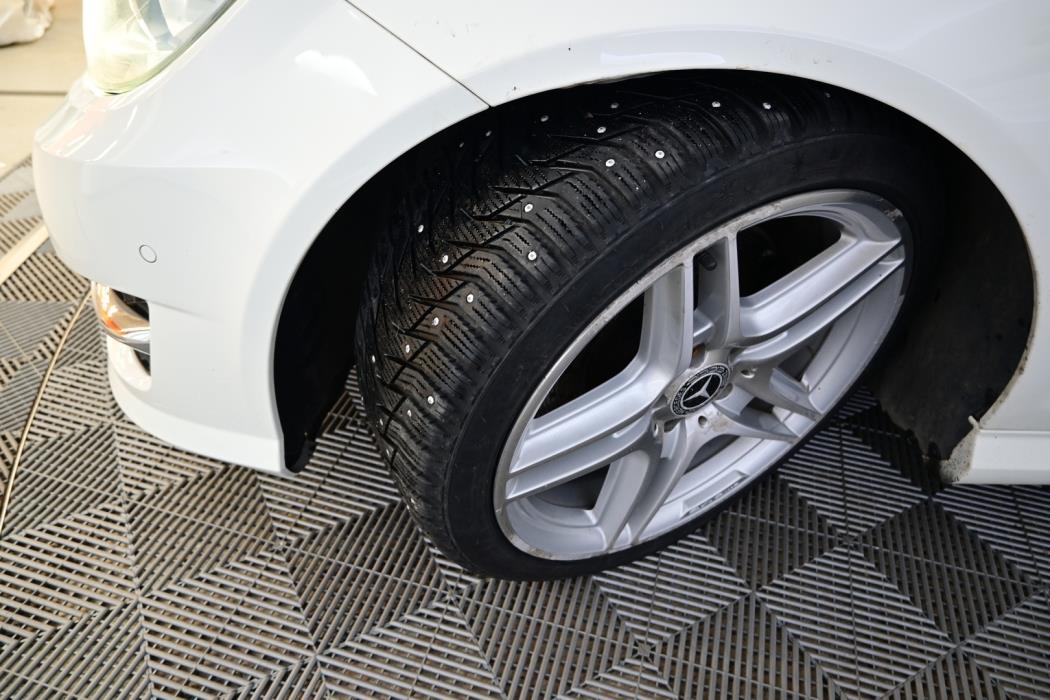 MERCEDES-BENZ C 2012