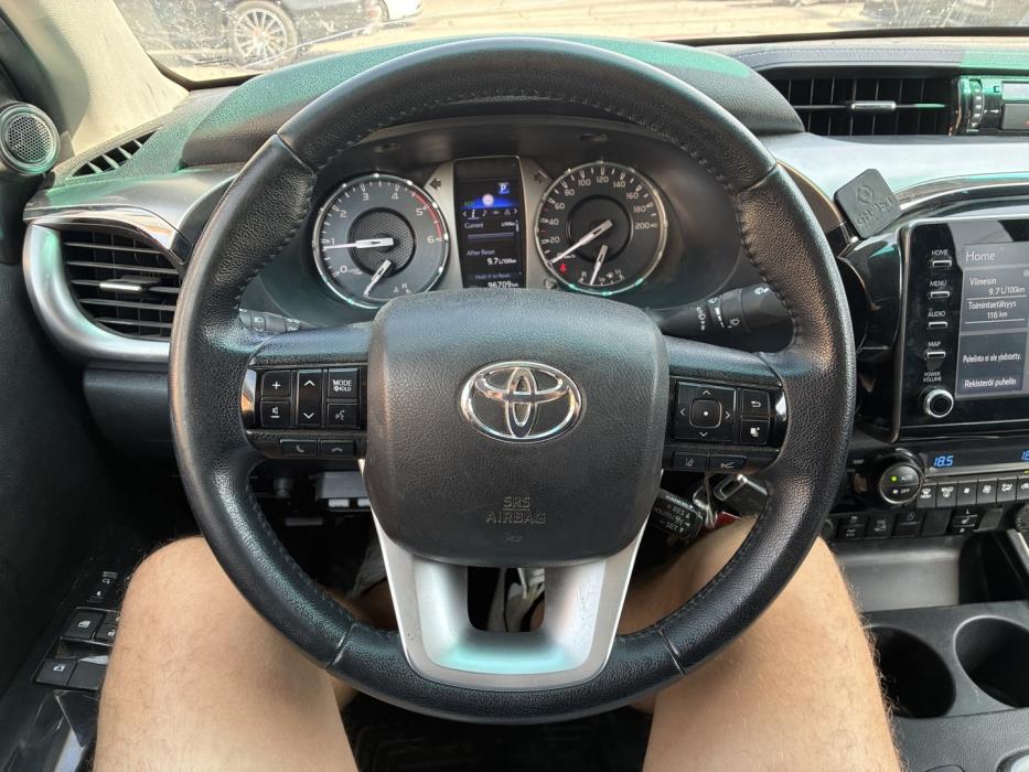 TOYOTA Hilux 2023