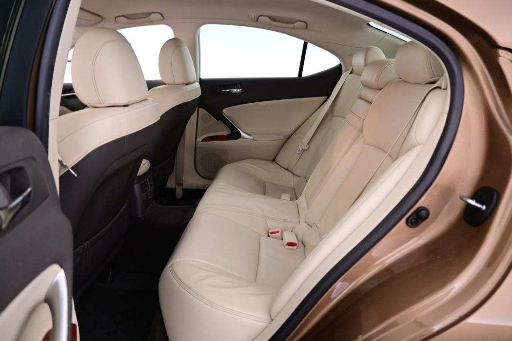 LEXUS IS 2010