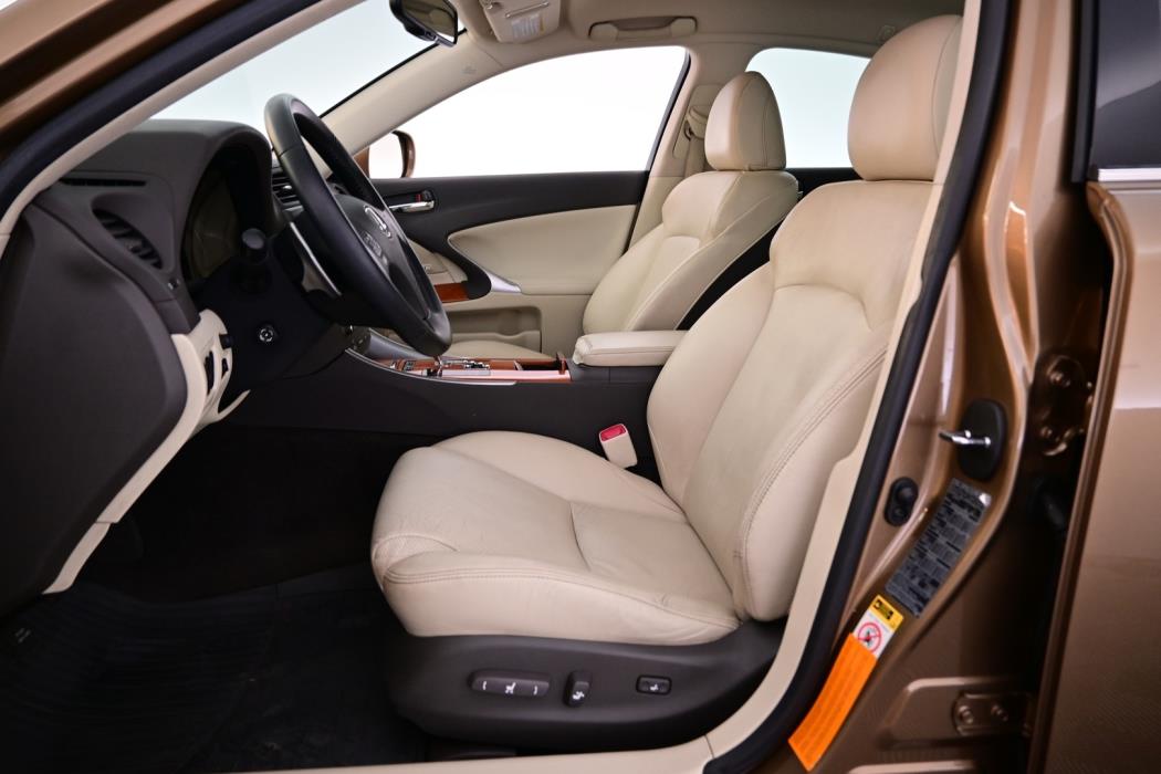 LEXUS IS 2010