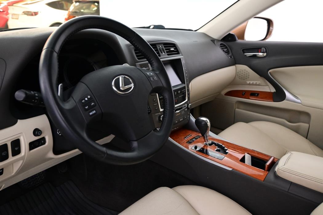 LEXUS IS 2010