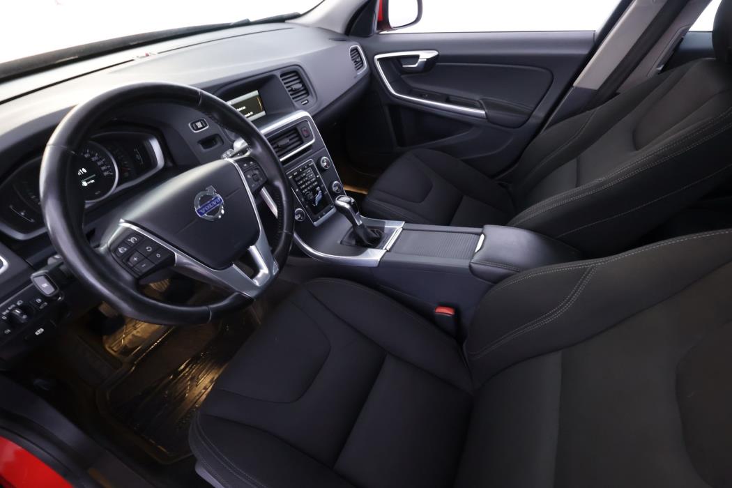VOLVO V60 2016
