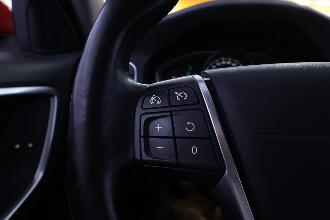 VOLVO V60 2016