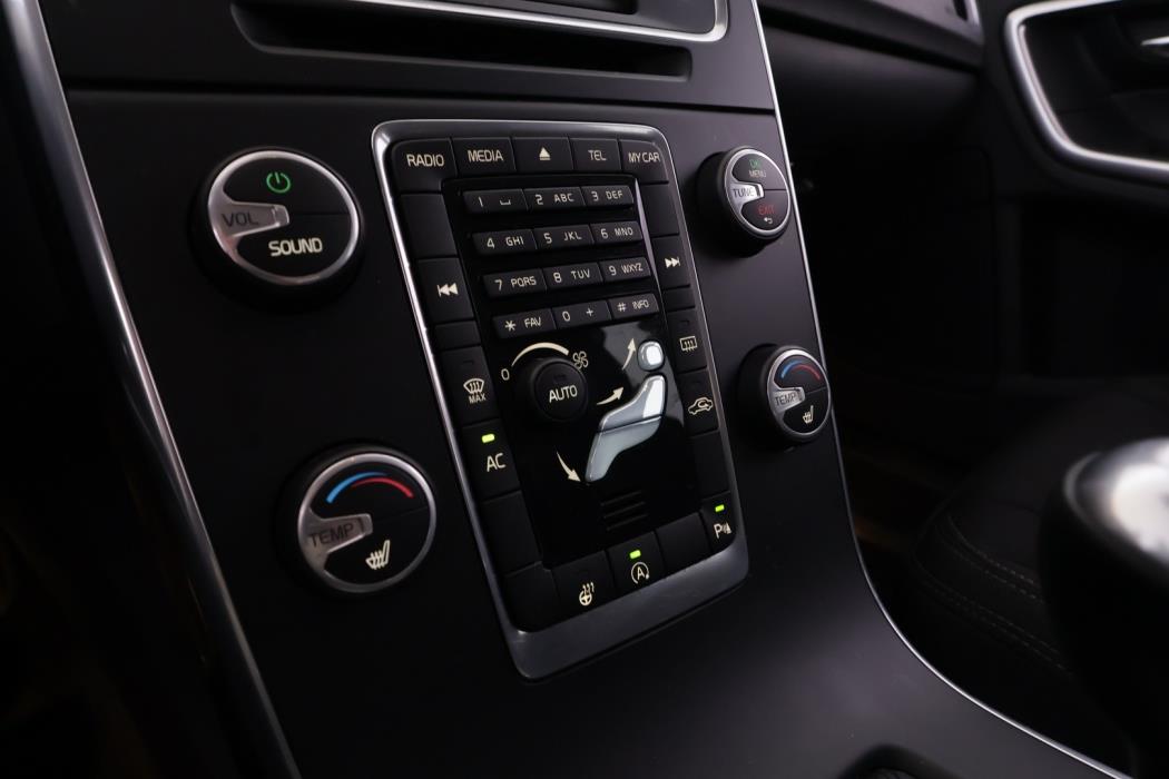 VOLVO V60 2016
