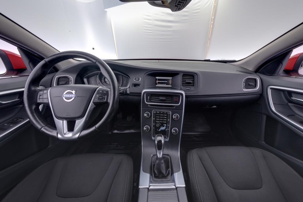 VOLVO V60 2016
