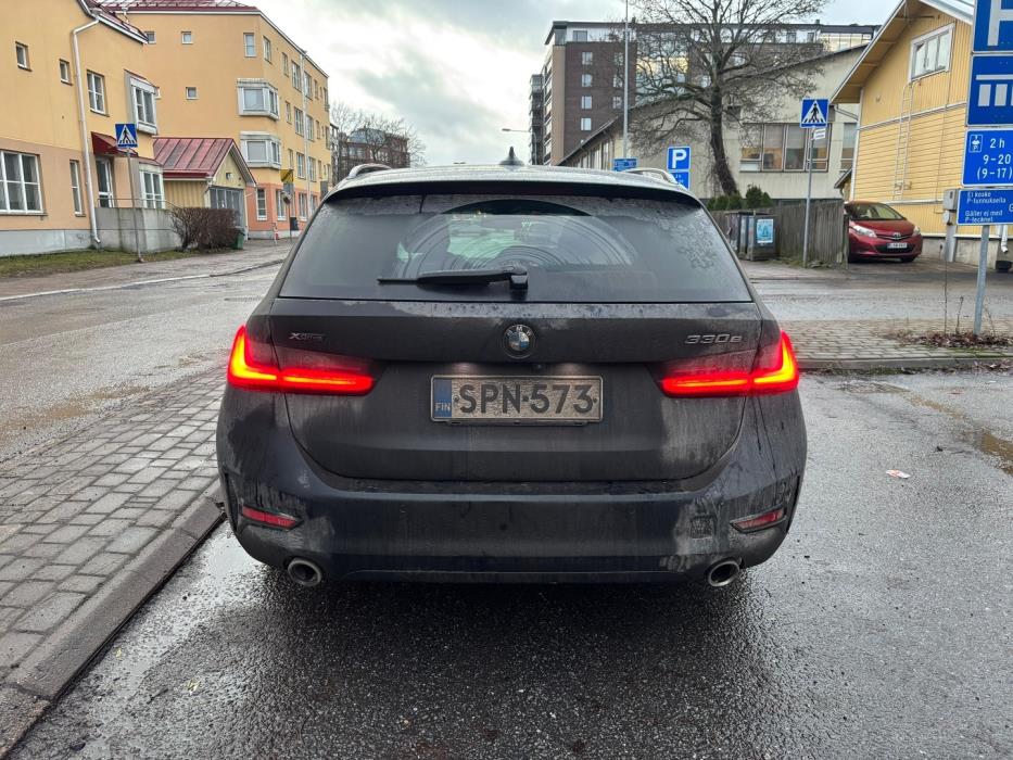 BMW 330 2021