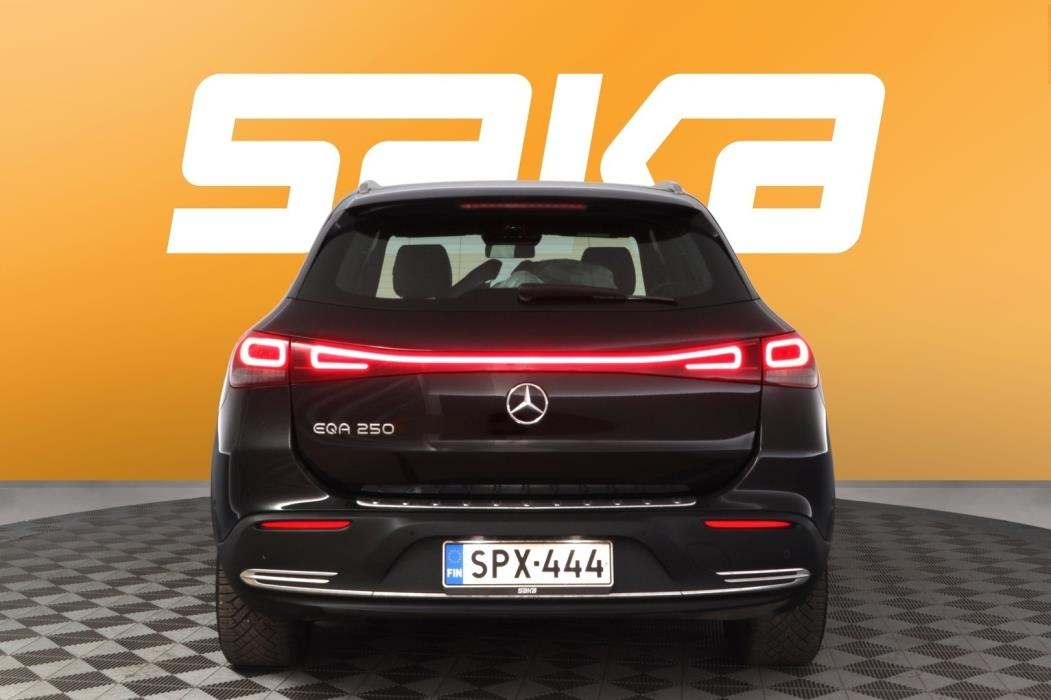 MERCEDES-BENZ EQA 2023