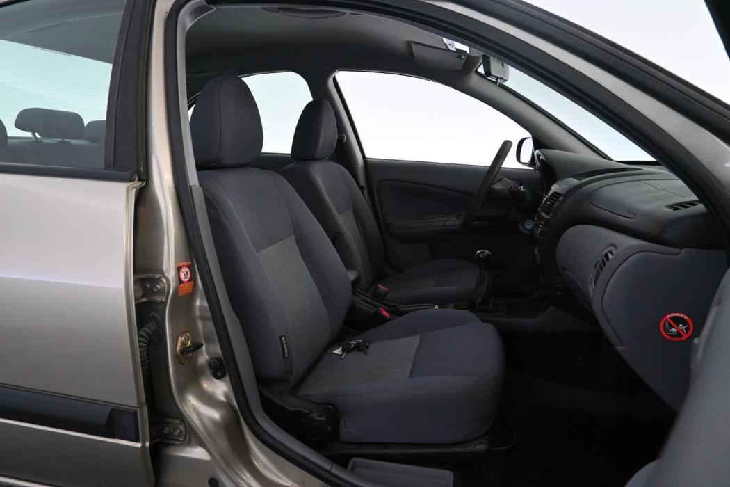 NISSAN Almera 2002