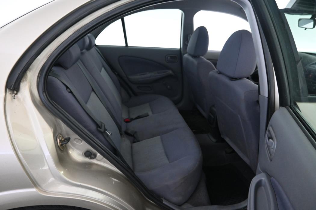 NISSAN Almera 2002