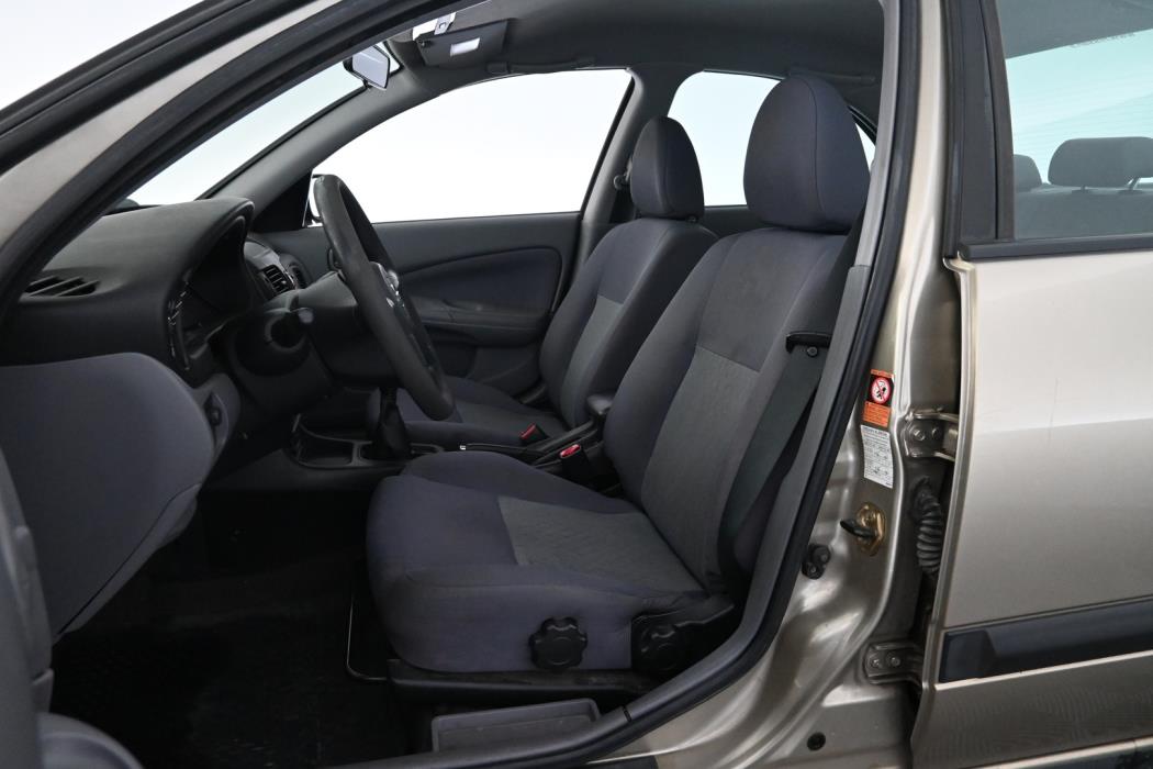 NISSAN Almera 2002