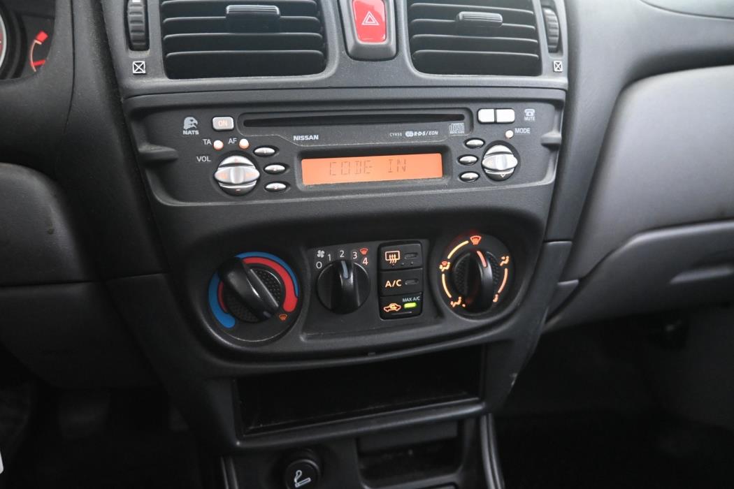 NISSAN Almera 2002