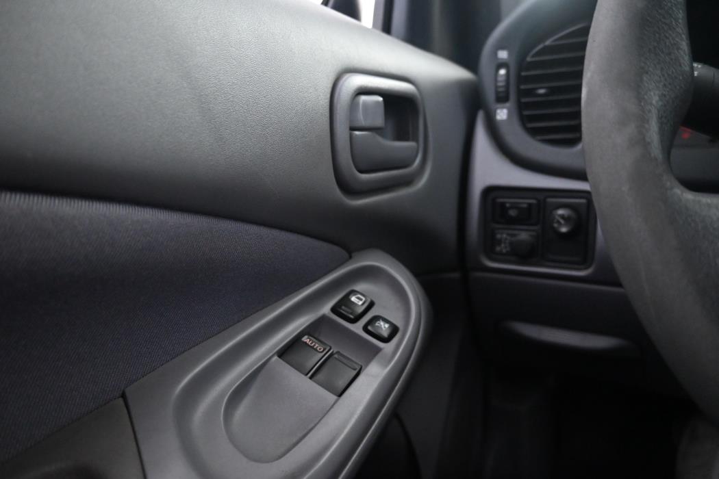 NISSAN Almera 2002