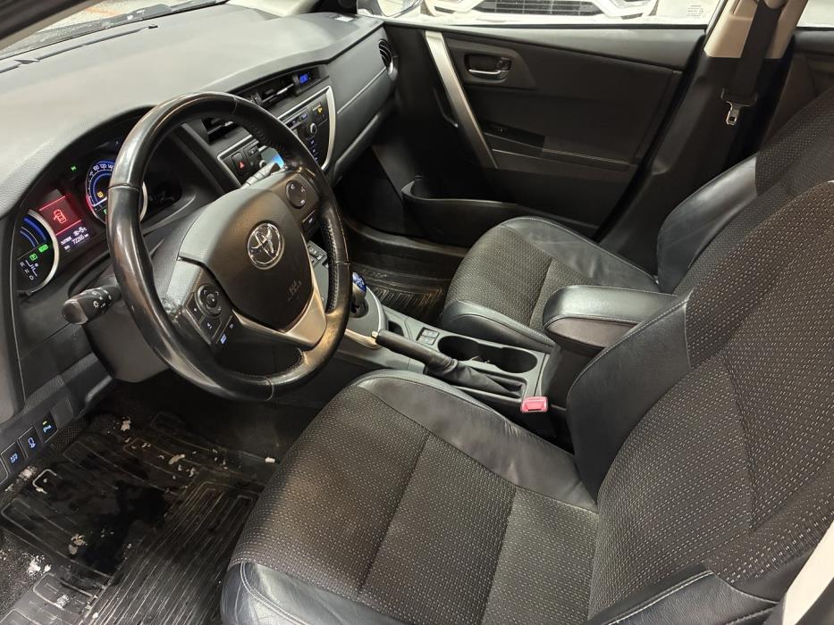 TOYOTA Auris 2015