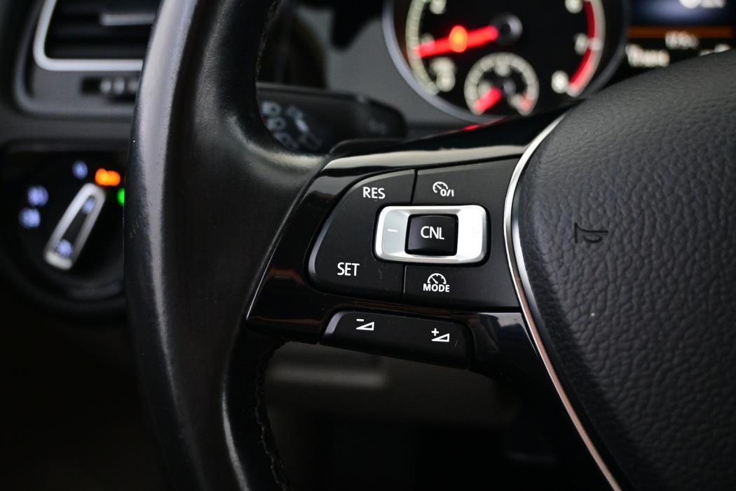 VOLKSWAGEN Golf 2013