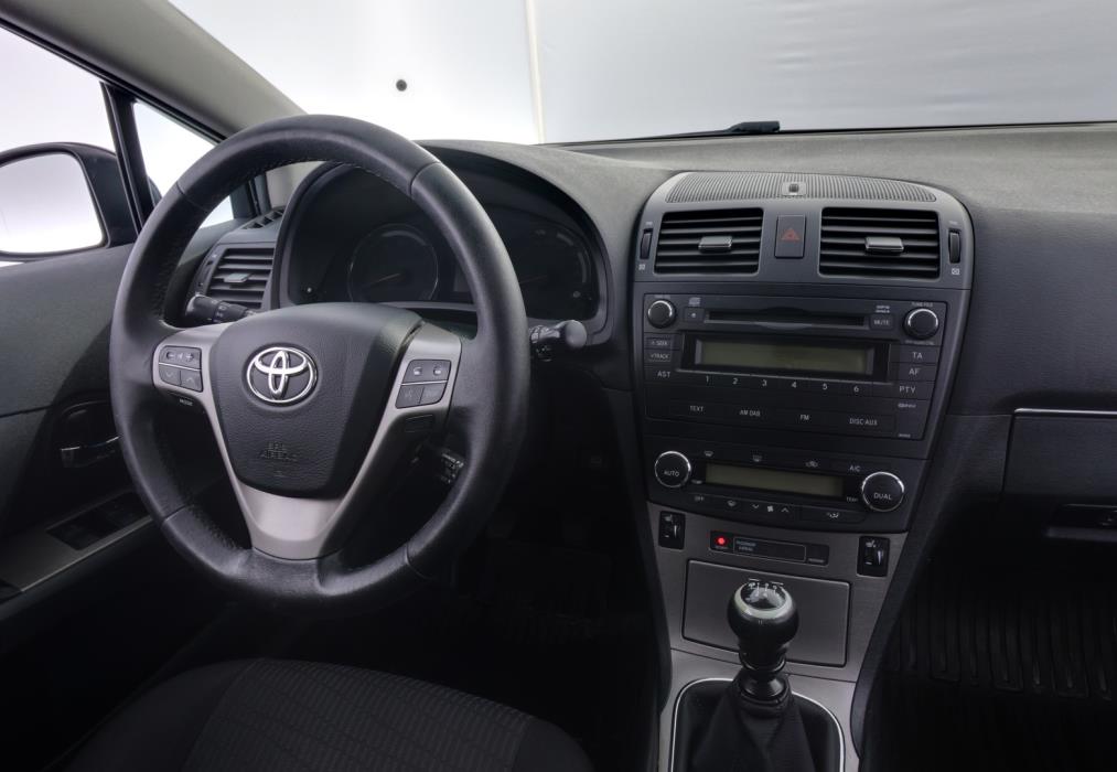 TOYOTA Avensis 2010