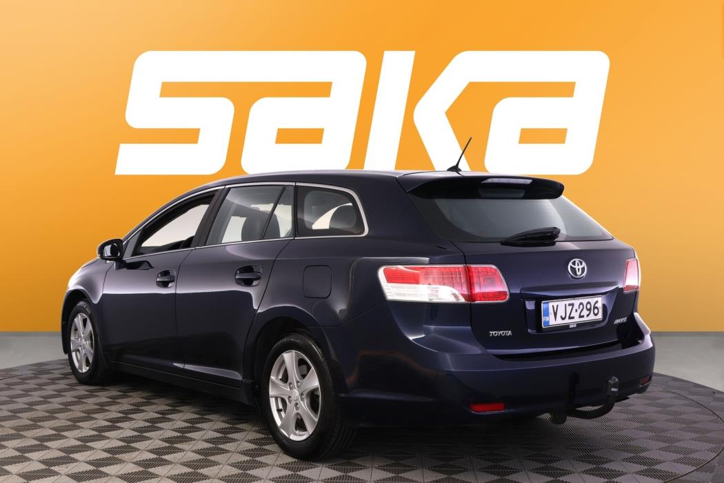 TOYOTA Avensis 2010