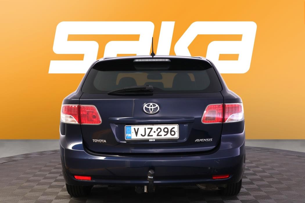 TOYOTA Avensis 2010