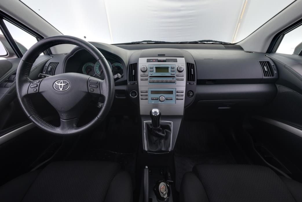 TOYOTA Corolla Verso 2006