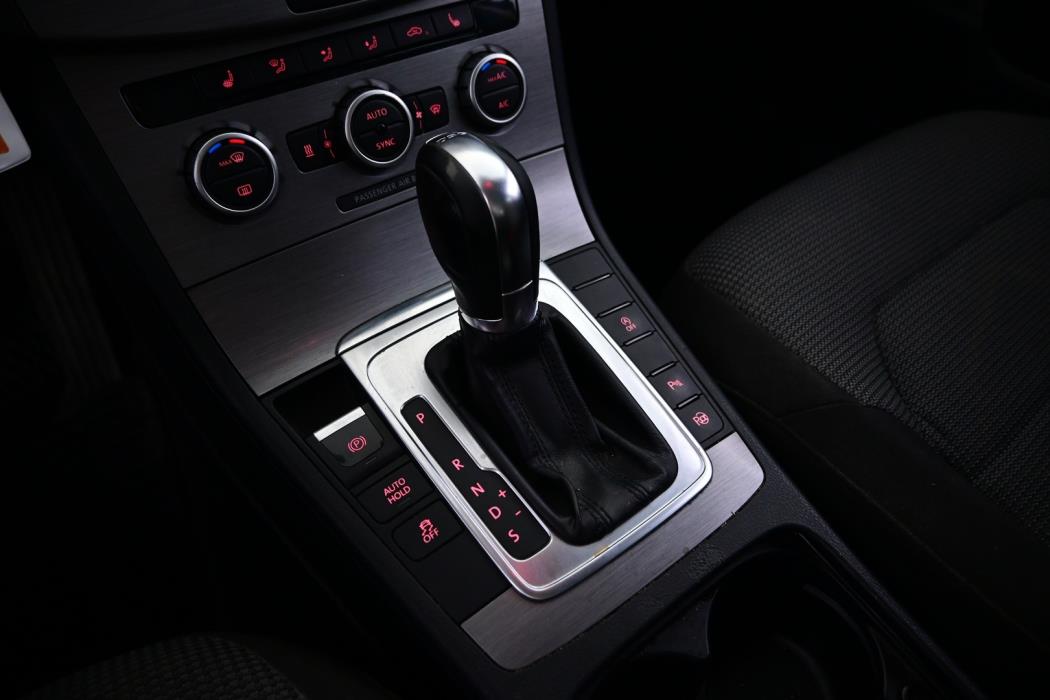 VOLKSWAGEN Passat 2013