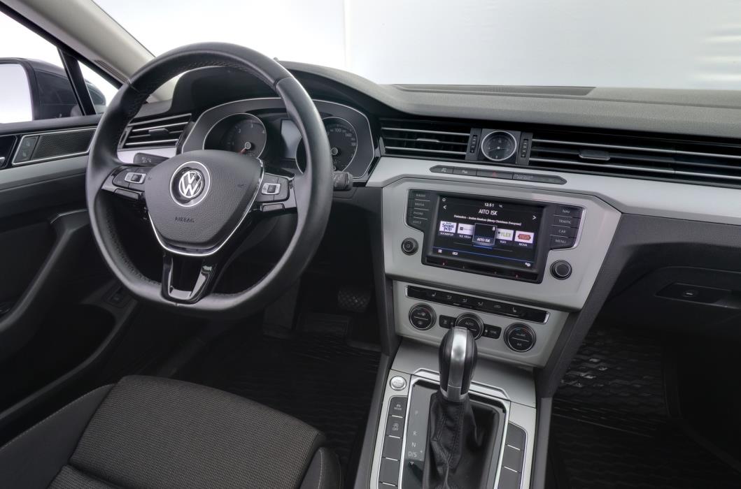 VOLKSWAGEN Passat 2017