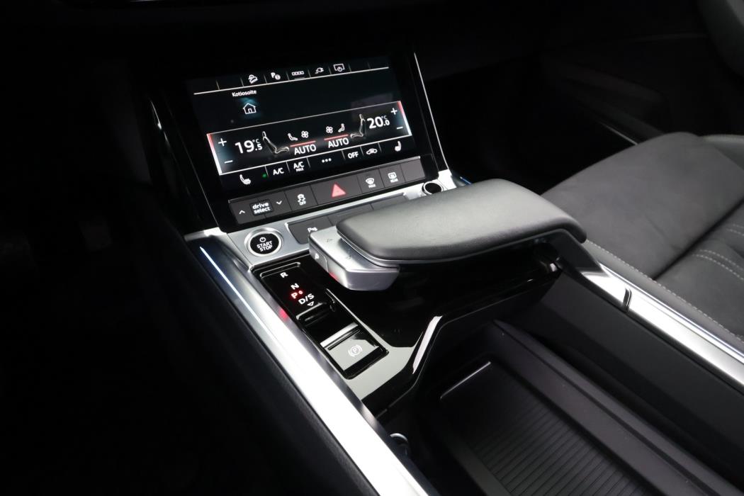 AUDI Q8 e-tron 2024