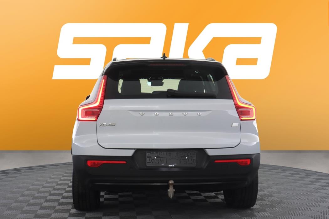 VOLVO XC40 2021