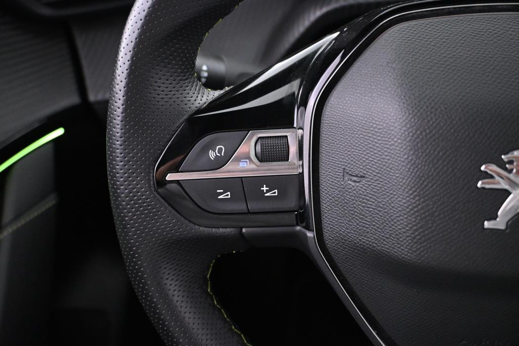 PEUGEOT e-208 2023