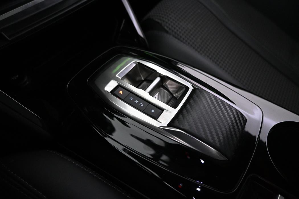 PEUGEOT e-208 2023