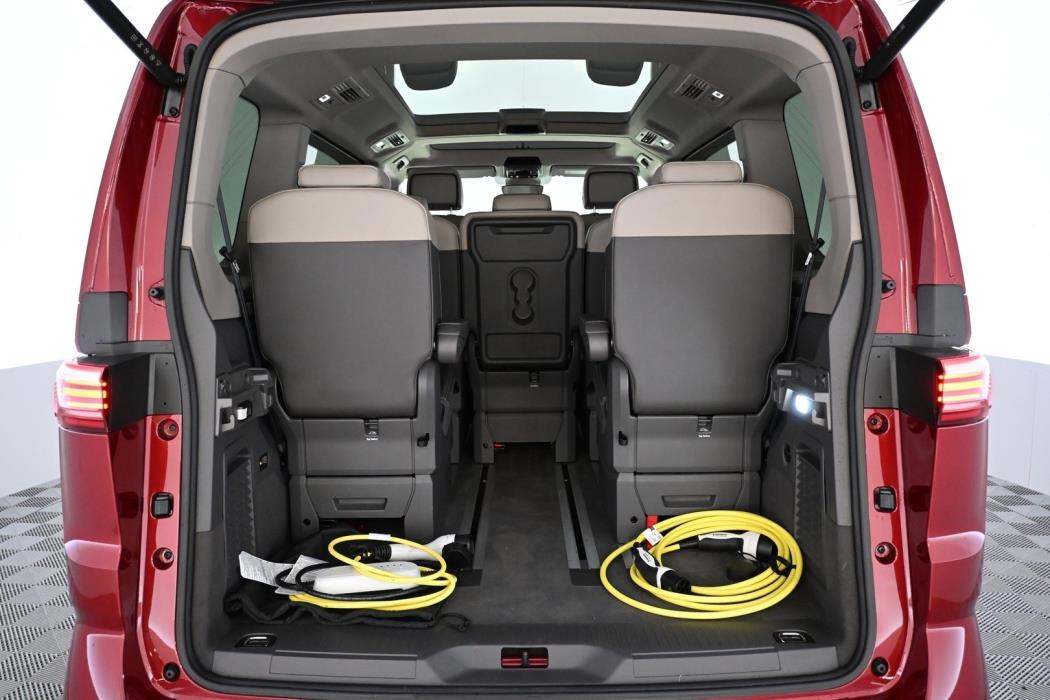 VOLKSWAGEN Multivan 2025