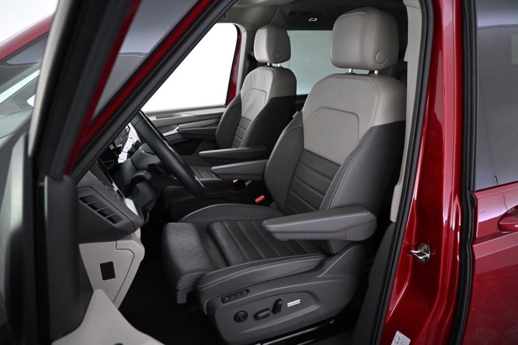 VOLKSWAGEN Multivan 2025