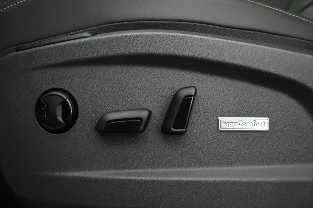 VOLKSWAGEN Multivan 2025