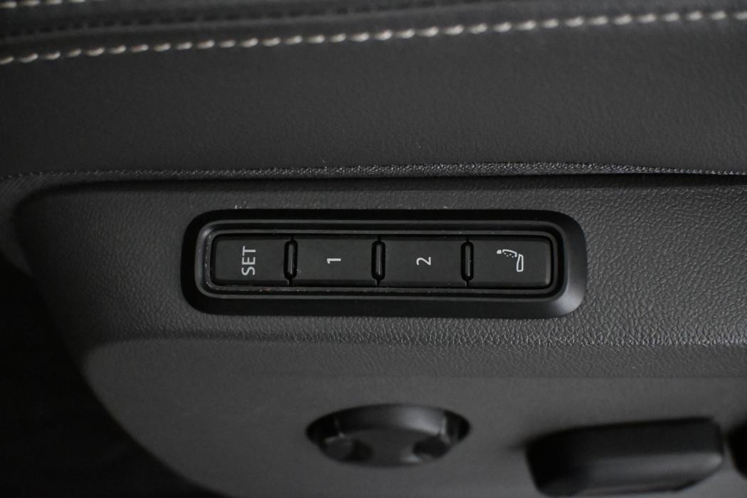 VOLKSWAGEN Multivan 2025